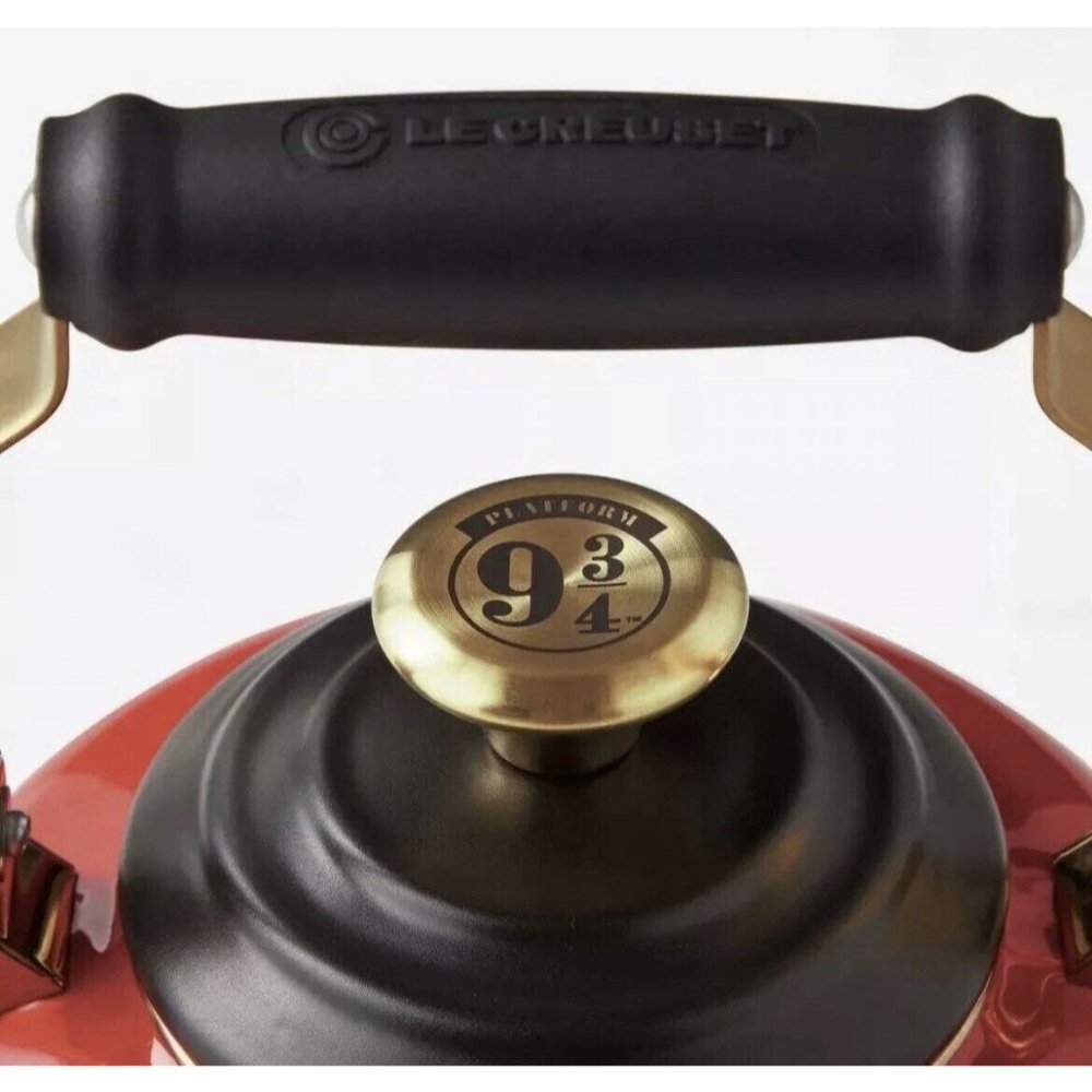 Le Creuset x HARRY POTTER Hogwarts Express Tea Pot Teapot Kettle Classic Limited - Picture 4 of 6